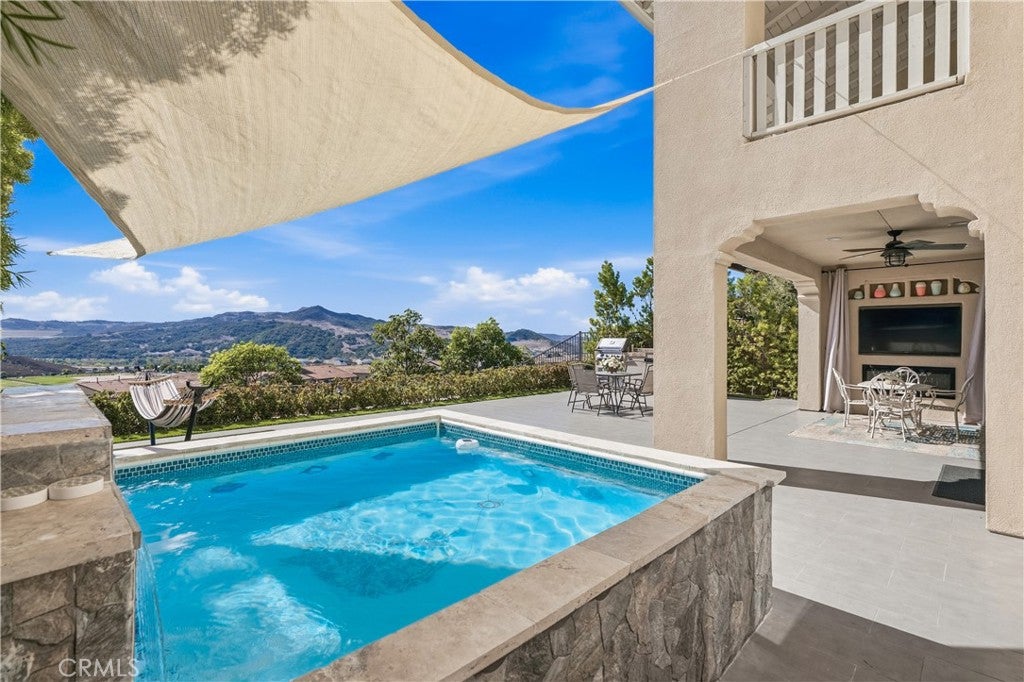 7 Paladino Court