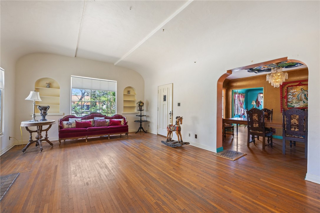 720 W La Habra Boulevard