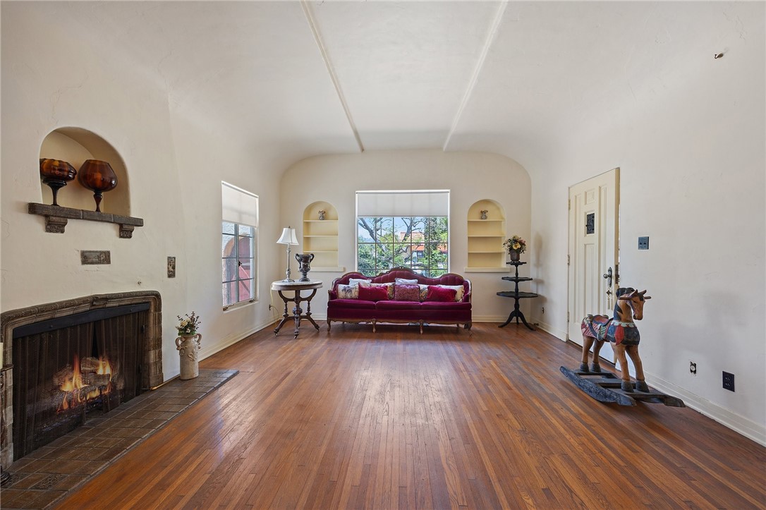 720 W La Habra Boulevard
