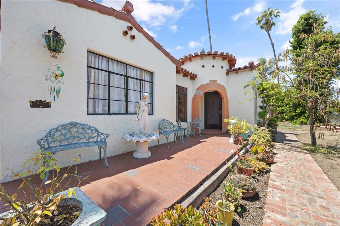 720 W La Habra Boulevard