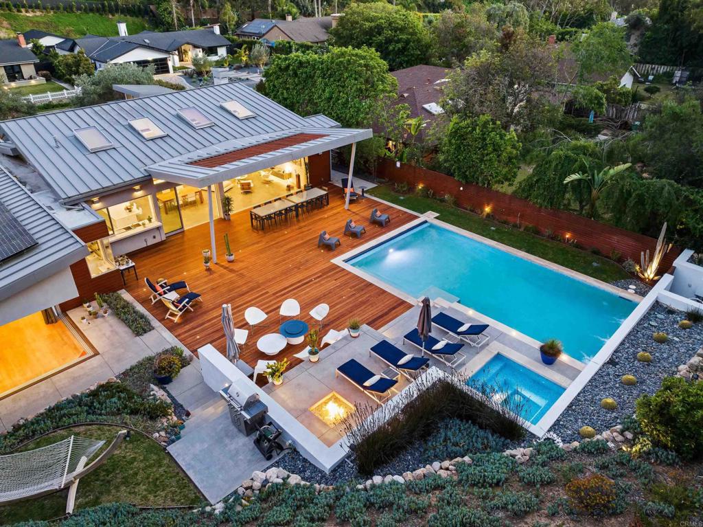 6672 Avenida Andorra