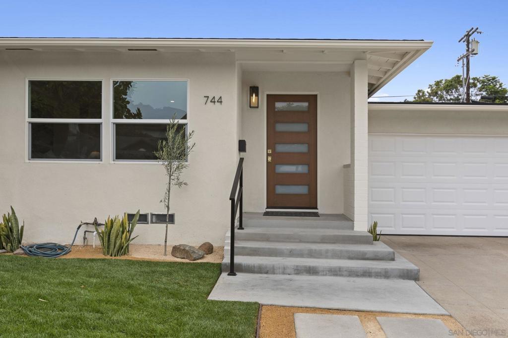 744 Catalina Blvd
