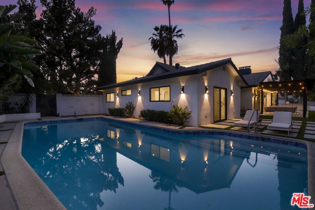 5900 Nita Avenue, Woodland Hills CA 91367
