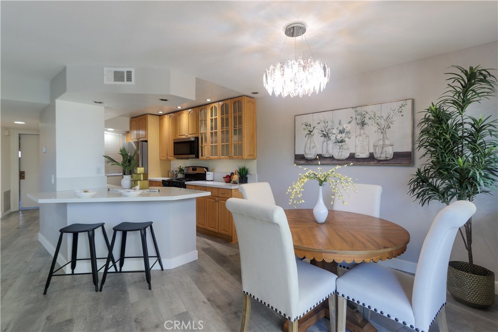 302 San Nicholas