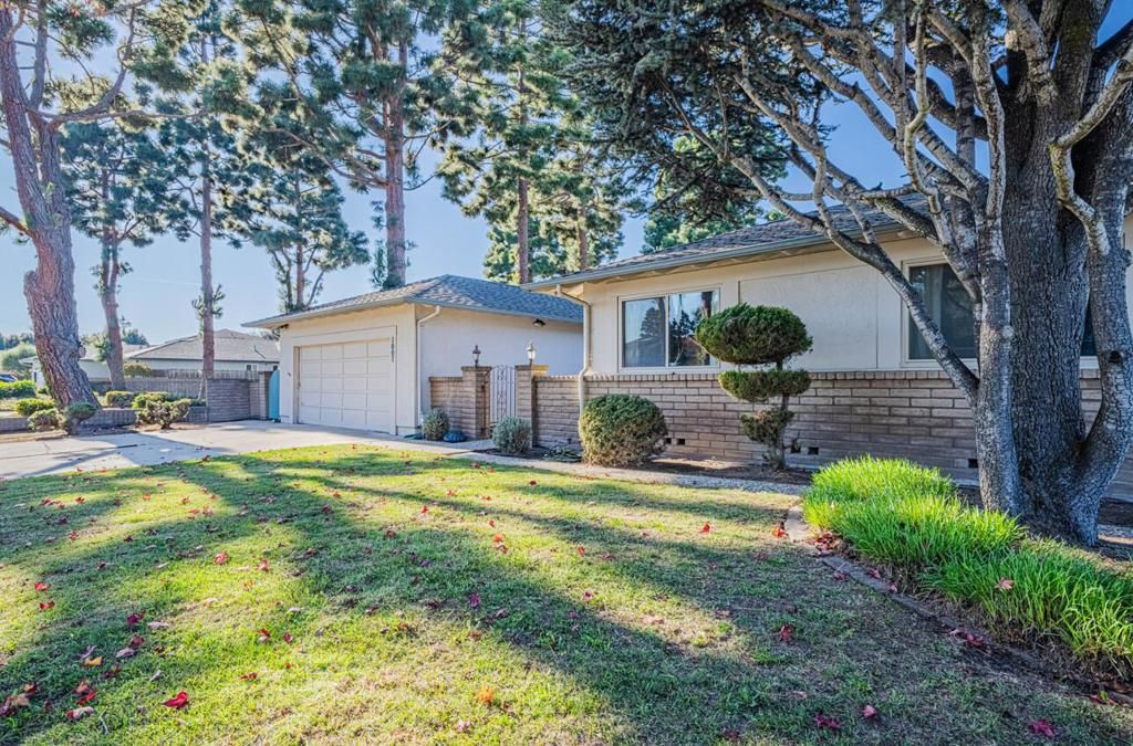 Photo of 1007 Driftwood Place, Salinas, CA 93901 (MLS # ML82028342)