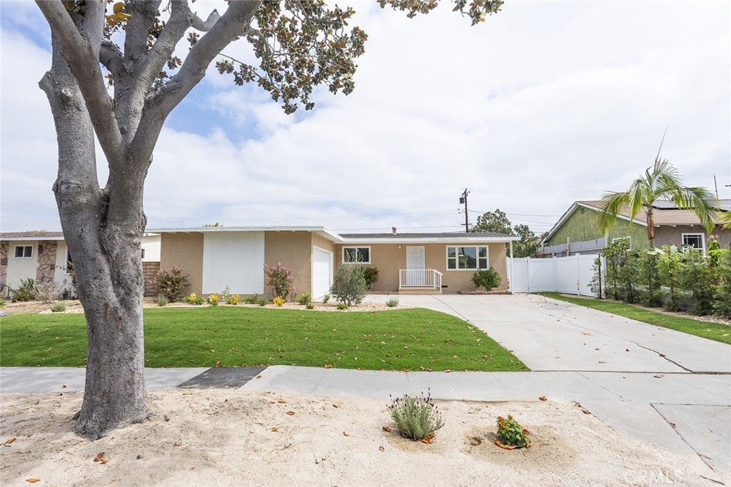 1137 W Baker