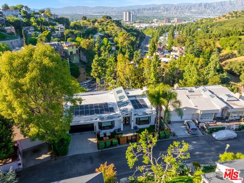 Photo of 3457 Primera Avenue, Los Angeles, CA 90068 (MLS # 26727535)