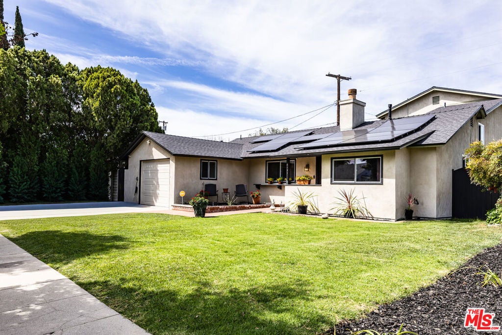 8131 Bianca Avenue, Northridge CA 91325