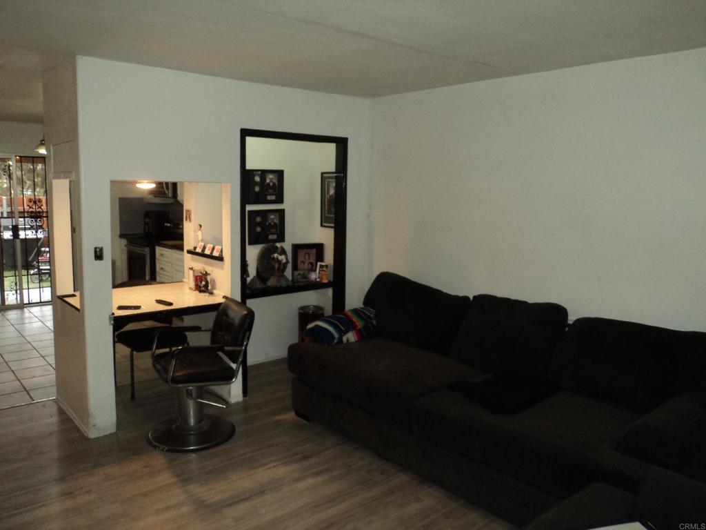 2083 Berry St