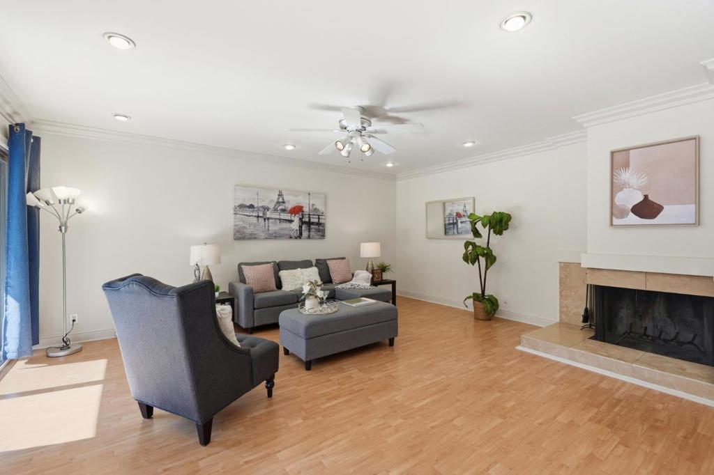 500 W Middlefield Road 20