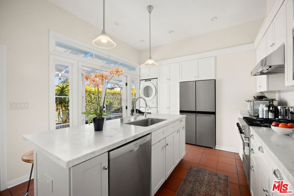 6502 - 6504 Commodore Sloat Drive