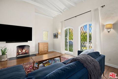 Photo of 6502 Commodore Sloat Drive, Los Angeles, CA 90048 (MLS # 25608939)