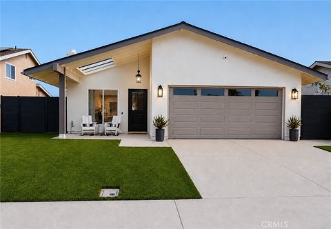 Photo of 26471 Via Cuervo, Mission Viejo, CA 92691 (MLS # OC26115242)