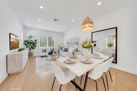119 Zawn Irvine CA 92618