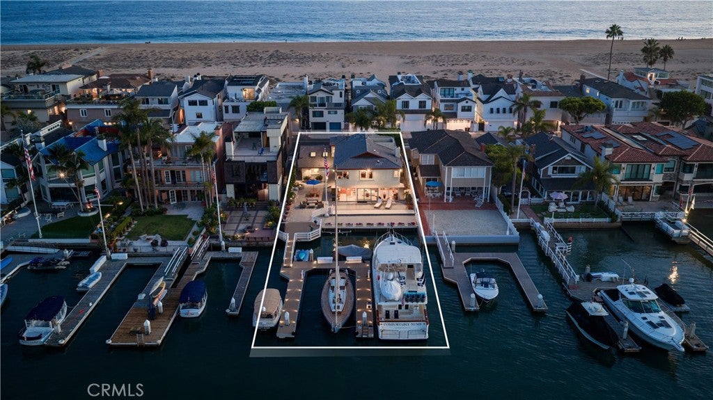 1114 E Balboa Boulevard