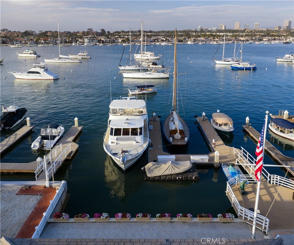 1114 E Balboa Boulevard