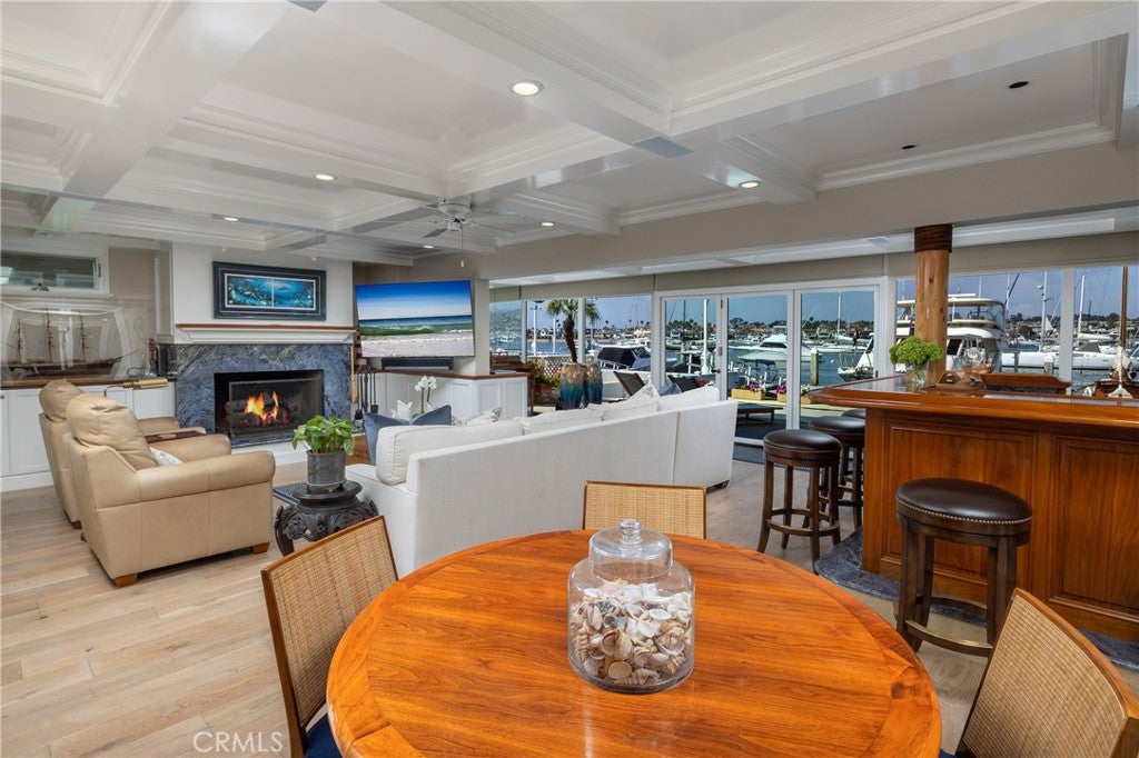 1114 E Balboa Boulevard