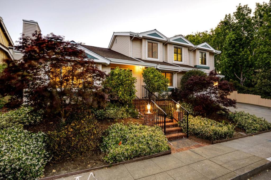 1225 Magnolia Avenue