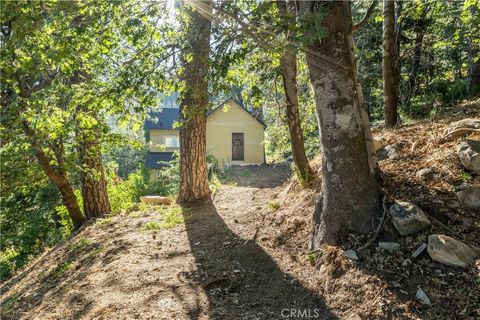 Photo of 28503 Rim Of The World Dr, Lake Arrowhead, CA 92385 (MLS # IG25167999)