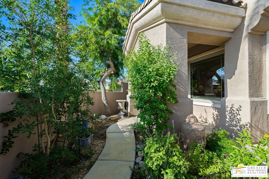 Lake La Quinta - Residential