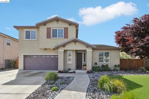 Photo of 1327 Tuolumne Way Way, Oakley, CA 94561 (MLS # 41134820)