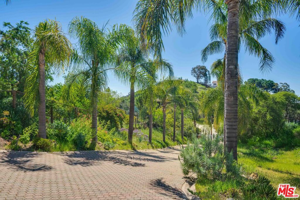 2303 Tuna Canyon Road