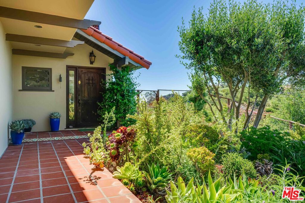 2303 Tuna Canyon Road
