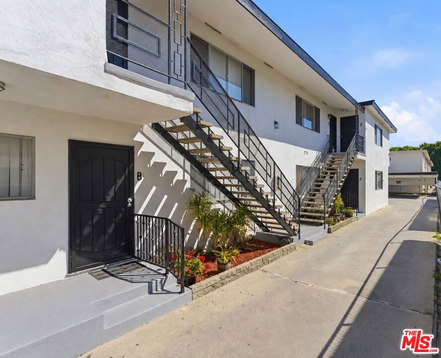 11936 Grevillea Avenue