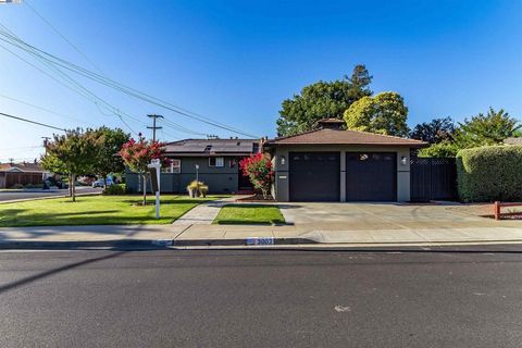 Photo of 3902 Dartmouth Way Way, Livermore, CA 94550 (MLS # 41112382)