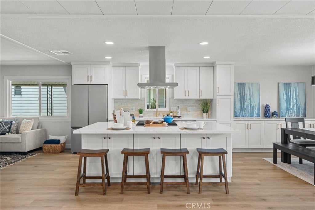 3761 Lake Grove 55