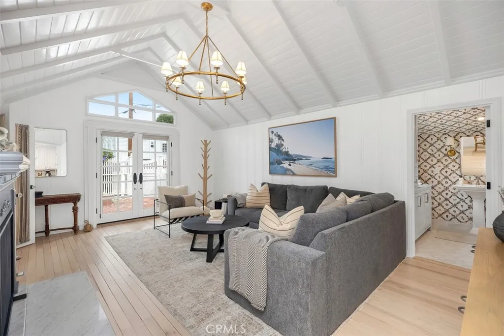 Laguna Beach, California 92651, United States, 2 Bedrooms Bedrooms, ,2 BathroomsBathrooms,Residential,Active,223208