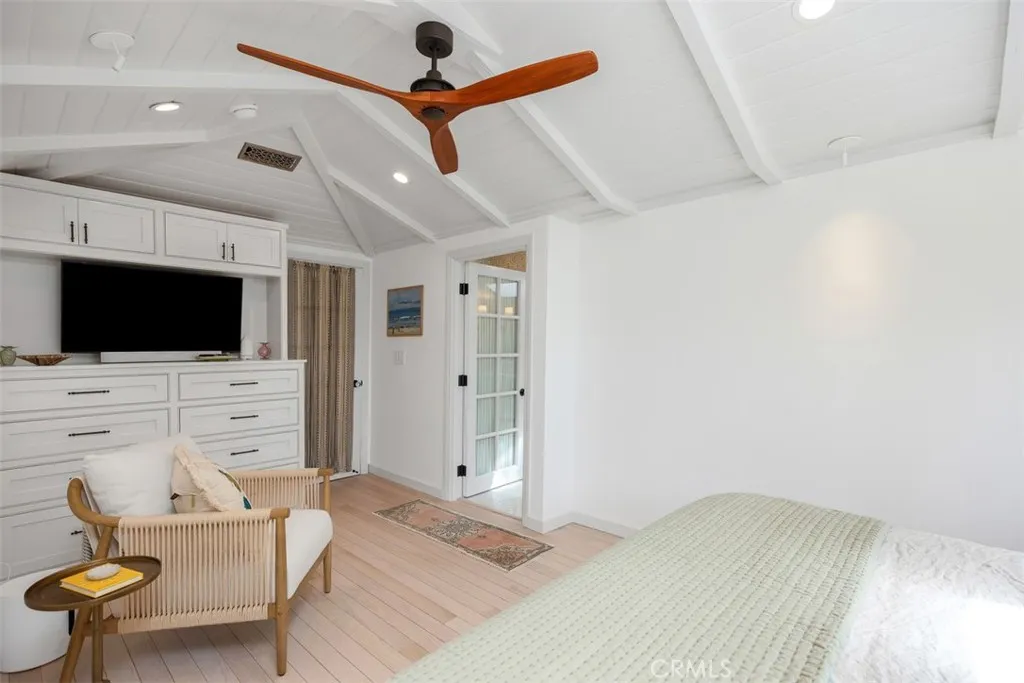 Laguna Beach, California 92651, United States, 2 Bedrooms Bedrooms, ,2 BathroomsBathrooms,Residential,Active,223208