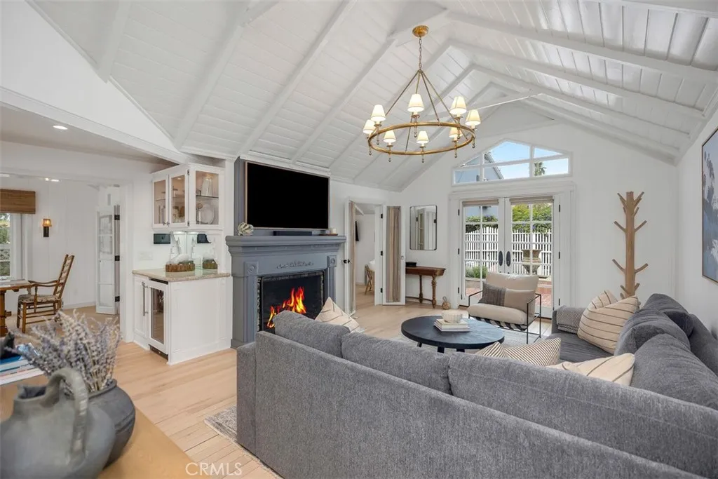 Laguna Beach, California 92651, United States, 2 Bedrooms Bedrooms, ,2 BathroomsBathrooms,Residential,Active,223208