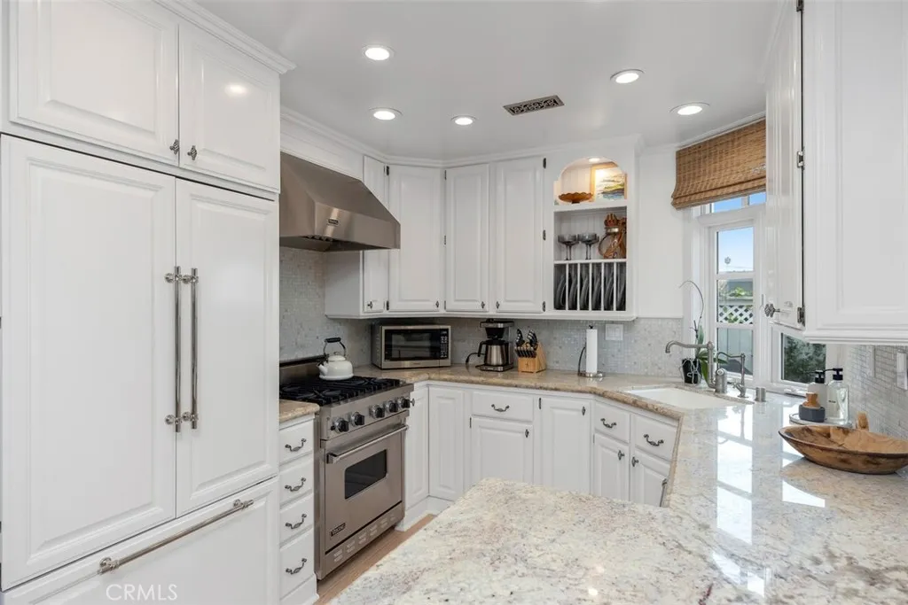 Laguna Beach, California 92651, United States, 2 Bedrooms Bedrooms, ,2 BathroomsBathrooms,Residential,Active,223208