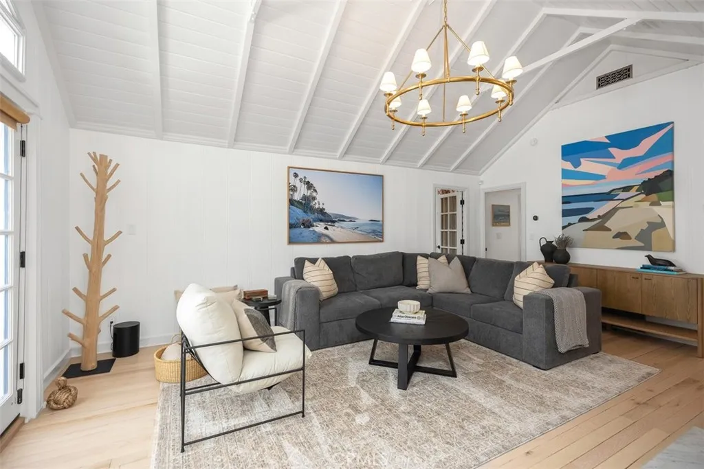 Laguna Beach, California 92651, United States, 2 Bedrooms Bedrooms, ,2 BathroomsBathrooms,Residential,Active,223208