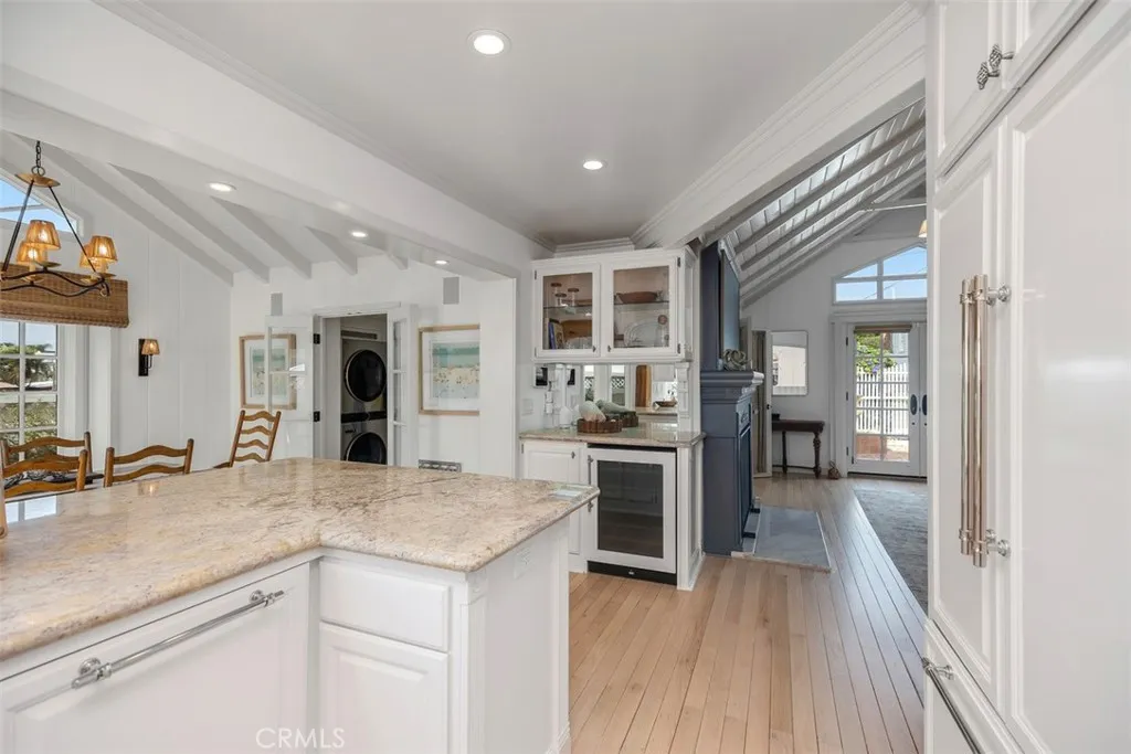 Laguna Beach, California 92651, United States, 2 Bedrooms Bedrooms, ,2 BathroomsBathrooms,Residential,Active,223208