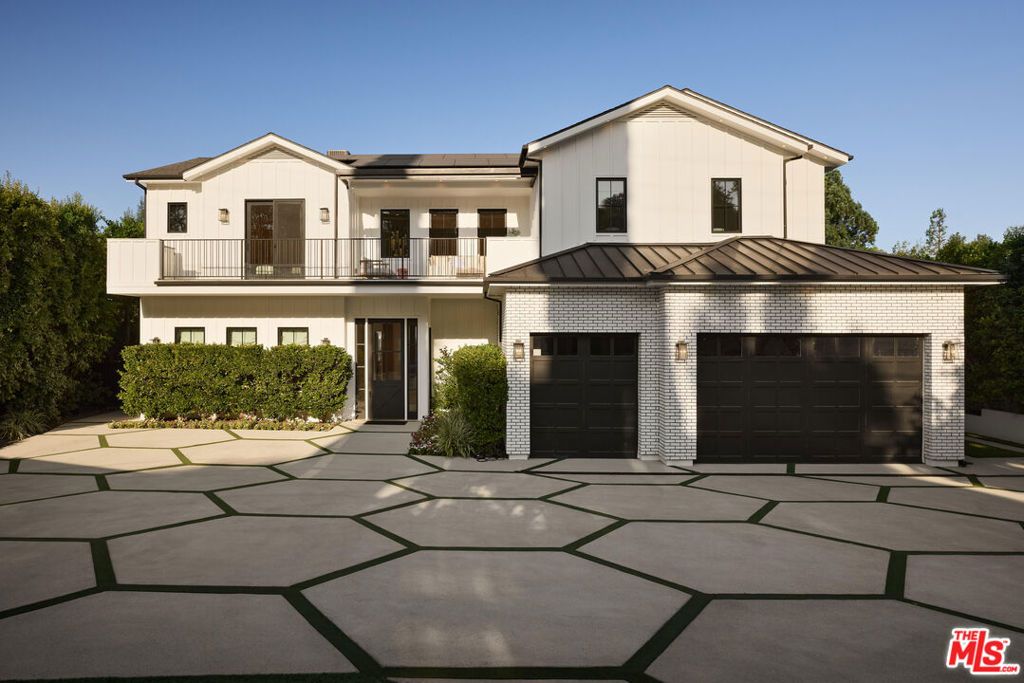 Photo of 4634 White Oak Avenue, Encino, CA 91316 (MLS # 25589315)
