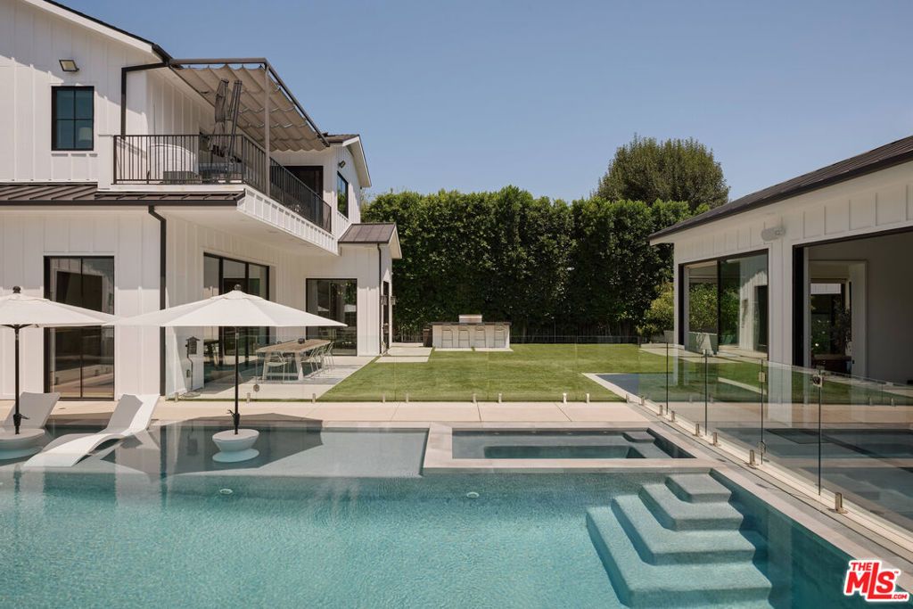 Photo of 4634 White Oak Avenue, Encino, CA 91316 (MLS # 25589315)