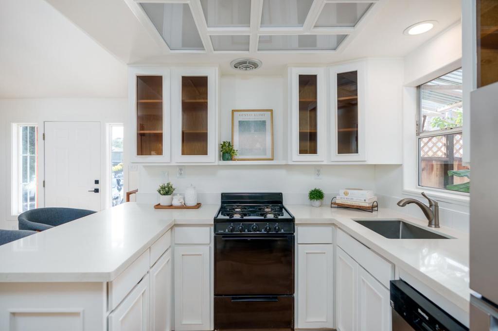 3210 Laura Lane