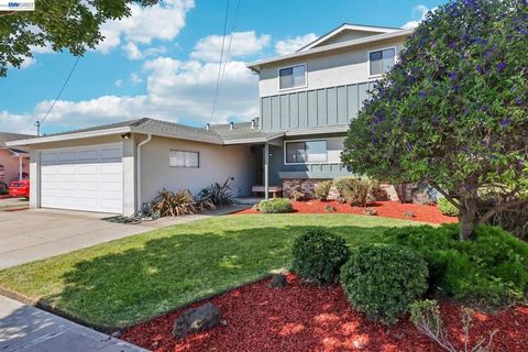 Photo of 24653 Surrey Way Way, Hayward, CA 94544 (MLS # 41136306)
