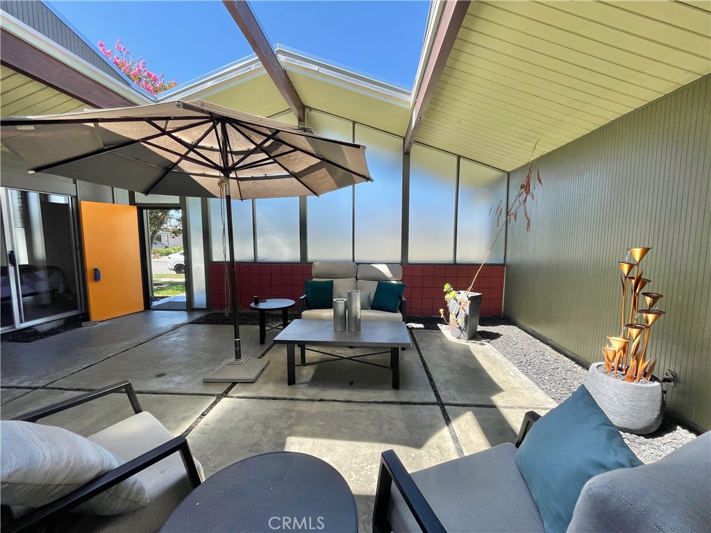 626 E Palmdale Avenue