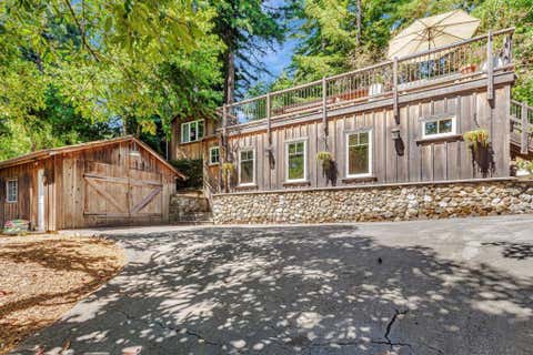 Photo of 252 Blakewood Way, Redwood City, CA 94062 (MLS # ML82053343)