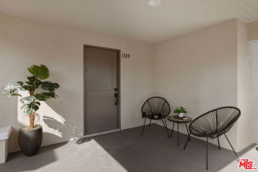 1189 Crenshaw Boulevard