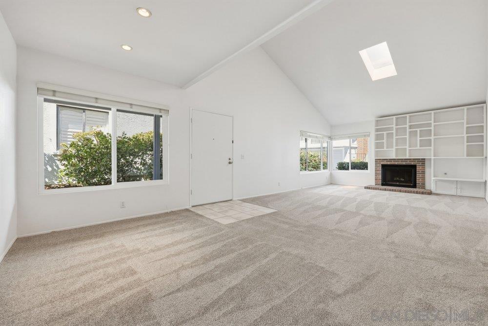 8048 Caminito Gianna