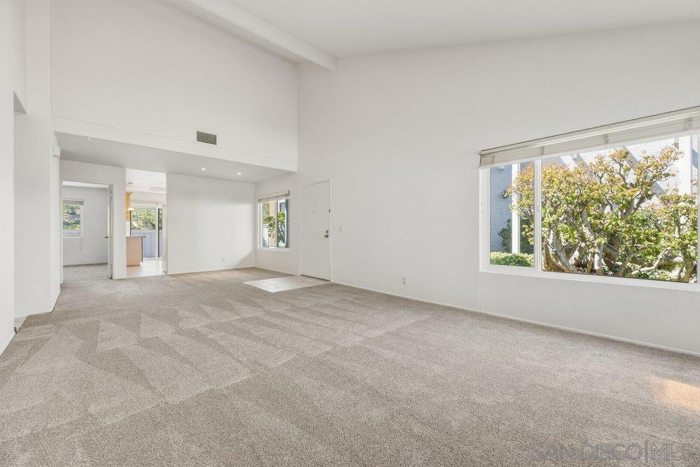 8048 Caminito Gianna