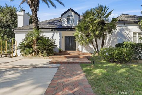 Photo of 5645 Donna Avenue, Tarzana, CA 91356 (MLS # SR26029866)