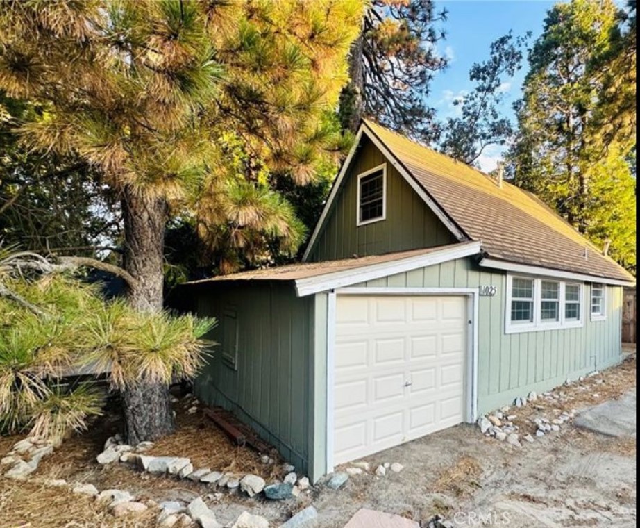 WOW!! Best deal around! Level entry and a garage??!! Welcome to your new adorable vintage cabin! This cozy little home complete with a small garage, is on a very quiet little street with wonderful neighbors, and close enough to the main roads for easy commuting access in the adorable Crest Park community of Lake Arrowhead. Relax on the nice sized deck at the front door, or in the comfy hammock and take in all nature has to offer and enjoy the specially made pathways around the property. Perfect for your mountain getaway, or full time, includes newly remodeled bathroom with exquisite luxury Italian granite tile straight from Milan in the shower, floor and wall. Also recently remodeled, is the kitchen cabinets, including a breakfast bar area, opening to the updated living area with newer windows, plumbing, electrical, flooring, and a specially updated wall complete with a secret door to the garage for easy access. The upstairs is all bedroom space! The bedroom space can either be two bedrooms upstairs, as there is another room adjacent to the bedroom, or even use as a very large attached walk in closet or separate office space. Don't let this cutie pass you by!