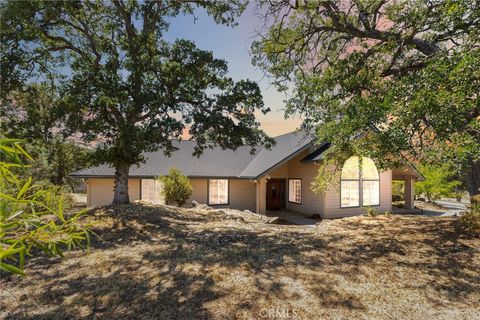 Photo of 30270 Corral Drive, Coarsegold, CA 93614 (MLS # TR25162838)