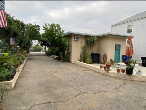 Photo of 10438 Scoville Ave, Sunland, CA 91040 (MLS # BB26233550)
