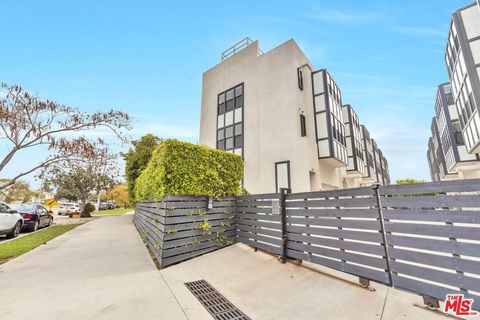 Photo of 1824 S Redondo Boulevard, Los Angeles, CA 90019 (MLS # 26663723)